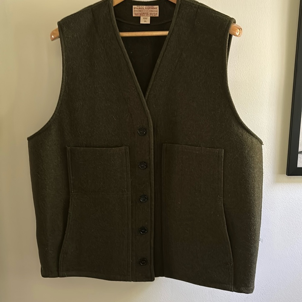 Men’s Filson 100% Virgin Wool. XXL. Great condition. Great detail. Olive green